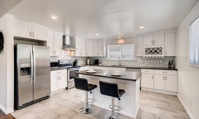 Richmond Highlands Casa | Gathering Spot 🌠 Roomy, Designer 6 BD / 2 BA Home