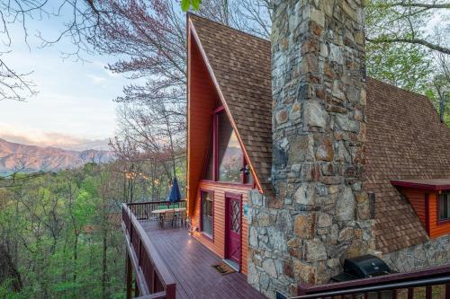 Chalet Village Chalet De Esquí | Gatlinburg Cabin With Breathtaking Views, Hot Tub, Sauna, 10 min to downtown and National Park