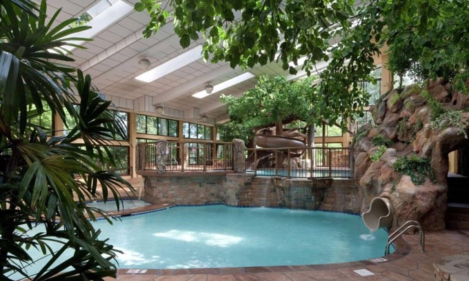 Gatlinburg Hotel | Gatlinburg's Unforgettable Stay! 2 Spacious Units, Pets Allowed, Indoor Pool!