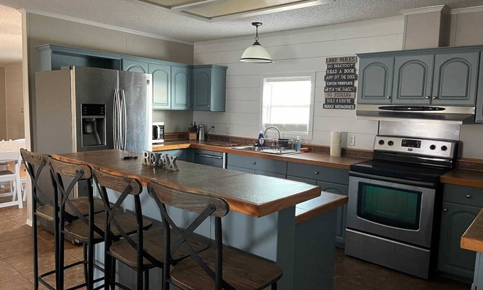 Chauvin Casa | Gator Den - Camp on the water with an amazing view!