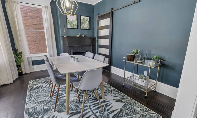 Livingston Park Casa | Gatsby vibes house in Old Oaks, close to everything
