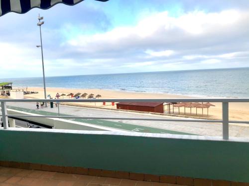 Cádiz Apartamento | GATU PREMIUM Villa Isabel TERRAZA,PARKING,1ºLINEA PLAYA,WIFI,VISTA AL MAR