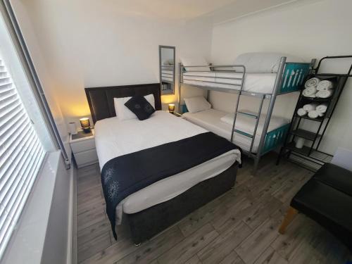 Crawley Casa | GATWICK ROOMs-TRAVEL SERVICE-AIRPORT PARKING