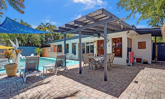 Coral Heights Casa | GAY guesthouse-heated Poolside Pleasure- GAY MENS- clothing opt-2miles to Wilton