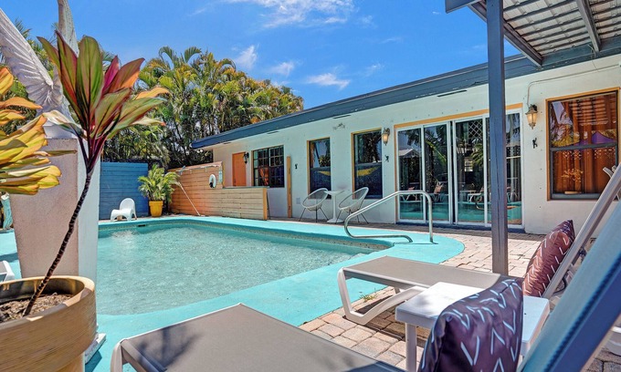 North Corals Casa | GAY mens heated pool guesthouse/clothing optional w/ game room 10min from Wilton