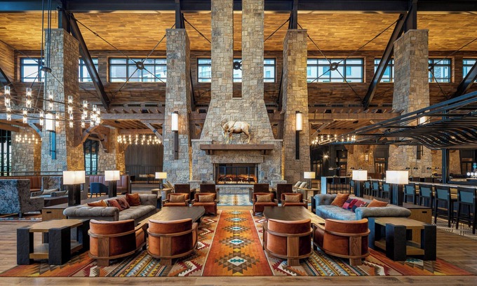 Aurora Hotel | Gaylord Rockies Resort & Convention Center