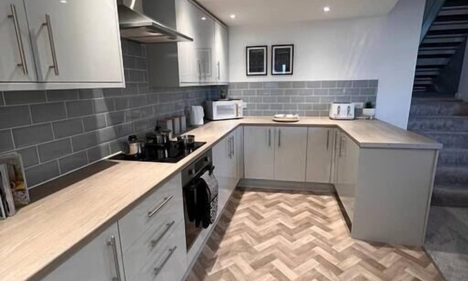 Trelewis Apartamento | Stay at The Penn! 5 Bedroomed home in Treharris