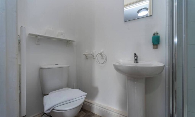 Neath Apartamento | Fully Equipped Kitchen, Double room
