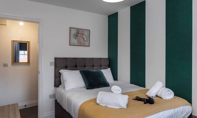 Neath Apartamento | Fully Equipped Kitchen, Double room