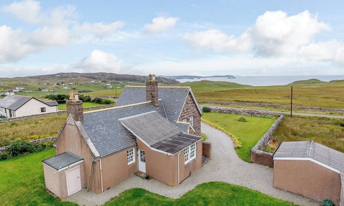 Oldshoremore Cabaña | The Old School House