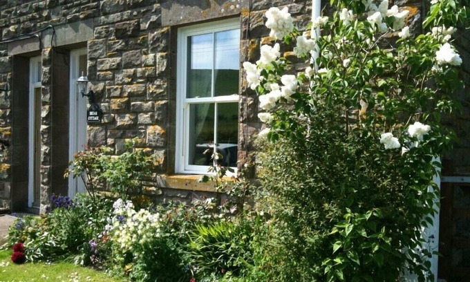 Cornhill on Tweed Cabaña | BRIAR COTTAGE, pet friendly in Town Yetholm And Kirk Yetholm