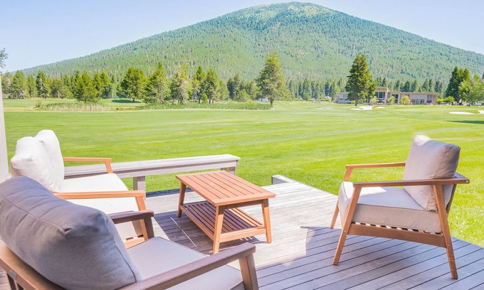 Black Butte Ranch Condominio | GC094 | Rare Spring Availability! Condo on Big Meadow's 18th Fairway.