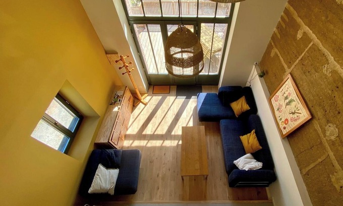 La Tour-de-Salvagny Apartamento | Gd Appartement en Duplex, au Calme Avec Terrasse, Parking et Cour