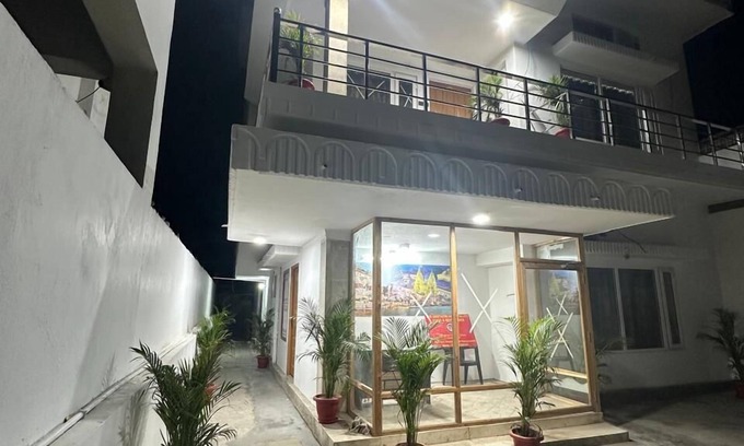 Varanasi Hotel | Geetatri Luxury Homestay