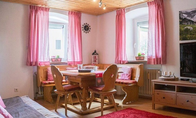 Au Apartamento | Gemütliche 2-ZimmerFerienwohnung im Schwarzwaldstil, stadtnah