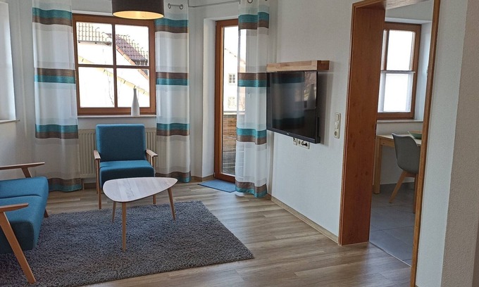 Nordheim a. Main Apartamento | Acogedor apartamento de 50 m2 con balcón, estacionamiento gratuito y wifi, desayuno buffet, cocina totalmente equipada.