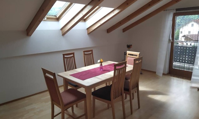 Obernzell Apartamento | Gemütliche Dachgeschossferienwohnung mit Platz für 1-6 Personen