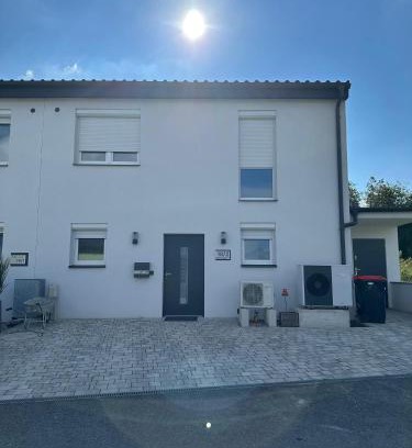 Wilfersdorf Casa | Gemütliche Doppelhaushälfte mit Garten, Terrasse Ruhige Lage in Hobersdorf