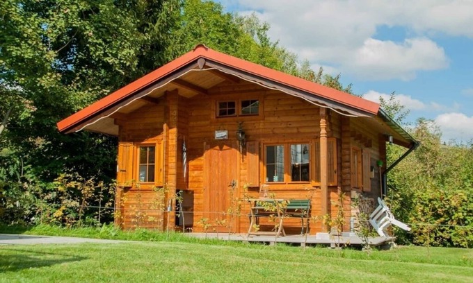 Medebach Cabina | Gemütliches Blockhaus auf Schönem Campingplatz