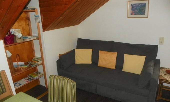 Schonlind Apartamento | Acogedora casa de vacaciones con balcón, cocina amplia y totalmente equipada, conexión Wi-Fi gratuita.
