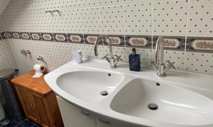 Rechklinghausen Sud Casa | Gemütliches Zimmer mit großem Bad