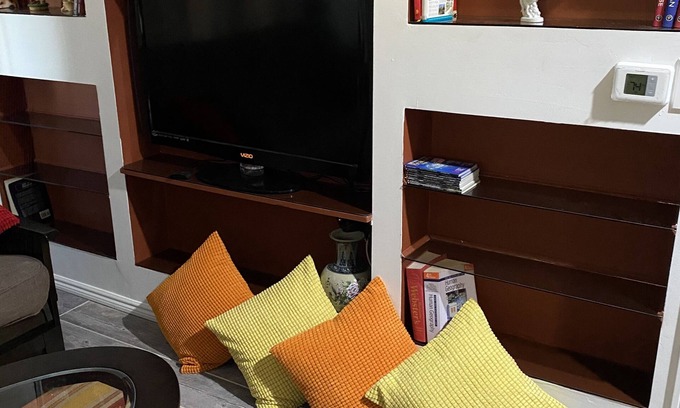 Loma Linda Casa | Gem of a find, walking distance to Loma Linda University Hospital, VA & more!