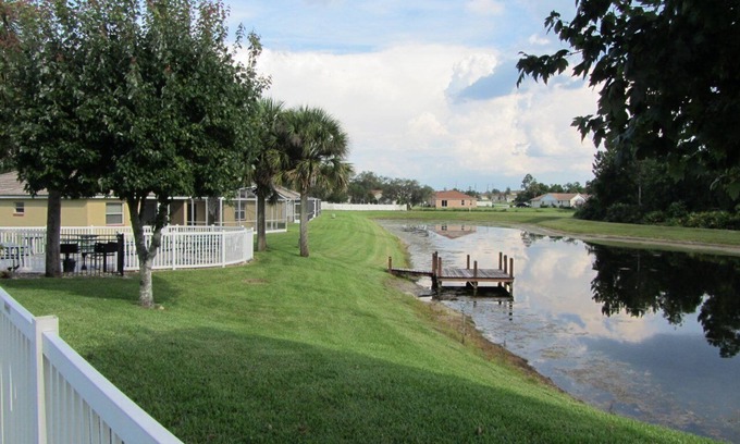 Haines City Condominio | Gema del lago Marion! Hermosa 3 dormitorios con camas King, HD e Internet