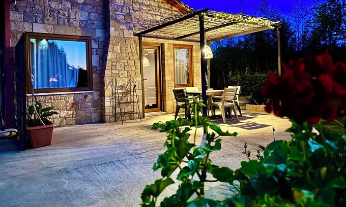 Pyrgos Apartamento | Genari Beach Apartments Garden View Retreat