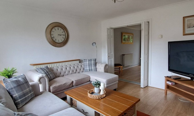 Sawtry Casa | Generous 3 bed in the heart of the village