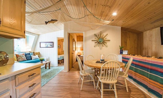 Lake Geneva Apartamento | Geneva Beach House Delavan Suite |Easy .5 Mile Walk to the Lake |Shared Backyard |Parking