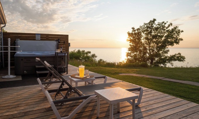 Geneva Cabaña | Geneva, Direct Lakefront, Hot Tub, Ohio's Wine Country