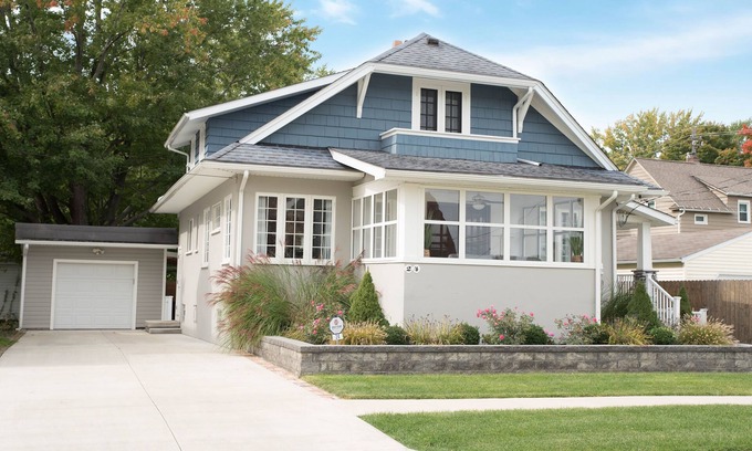 Geneva Casa | Geneva Ohio 4 Bedroom House - King Bed - 5 Min From Wineries, GOTL & SPIRE