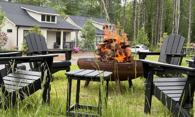 Cashiers Casa | Gentle Bear Cottage (Short walk to waterfall!)