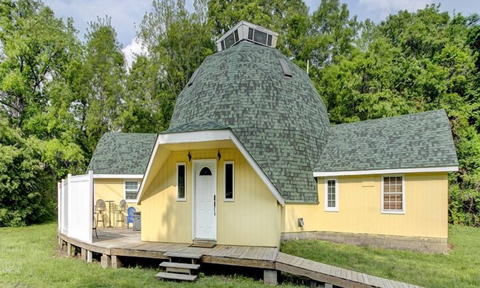 West Siloam Springs Casa | Geodesic dome within minutes of hiking, kayaking, JBU, casino and Siloam Springs
