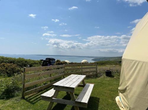 Llanybri Casa | Geodome Glamping with sea views near Pendine
