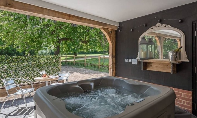 Ipswich Apartamento | Geoff's Rest with Hot Tub, Pond Hall Farm, Hadleig