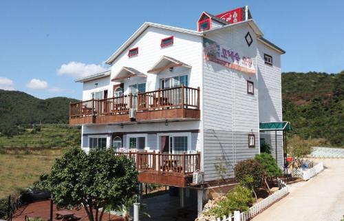 Irun-myeon Casa | Geojae Moraesoop Pension
