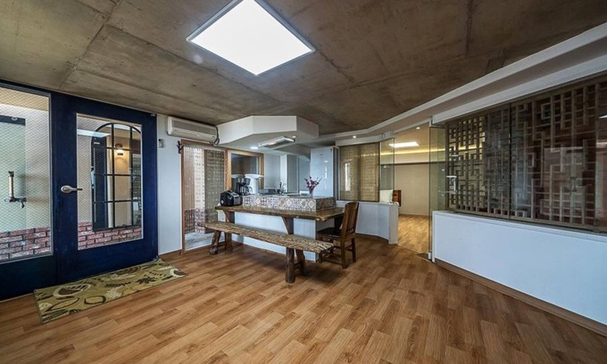 Geoje Casa | Geoje Badatga, Aesop Ajeossine jip