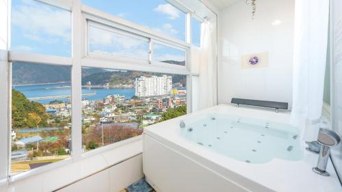 Irun-myeon Casa | Geoje Forest-Morning Spa Pension