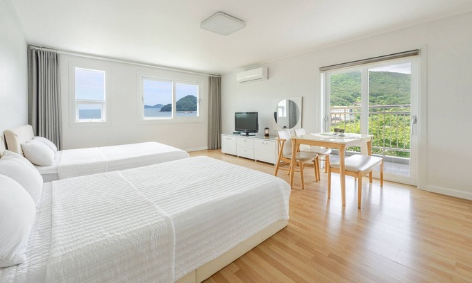 Irun-myeon Casa | Geoje Joeunde Pension