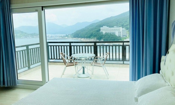 Irun-myeon Casa | Geojedo Peace Pool Pension