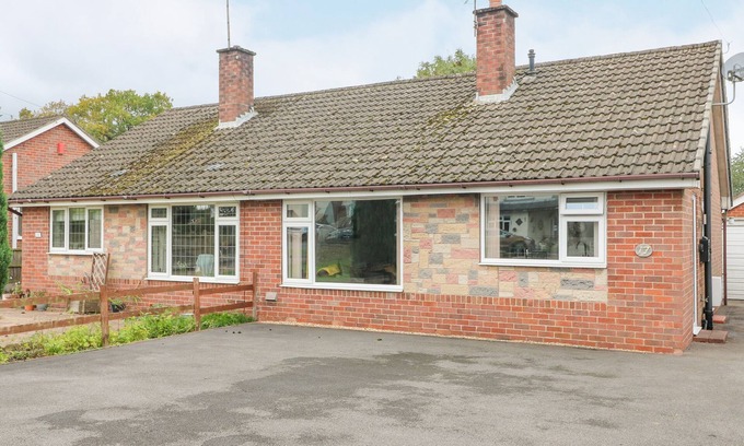 Kingsley Holt Casa | GEORGE'S PLACE, family friendly, with a garden in Kingsley