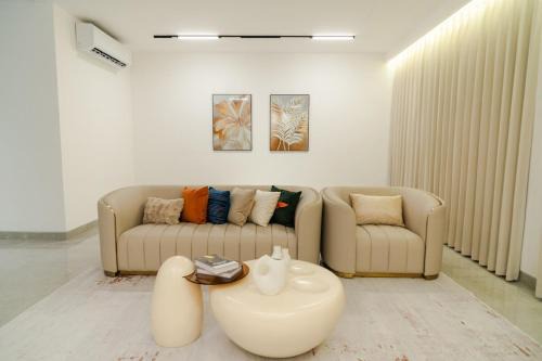 George Town Casa | Georgetown Elegant Golden Jacuzzi KTV 5BR 16pax E