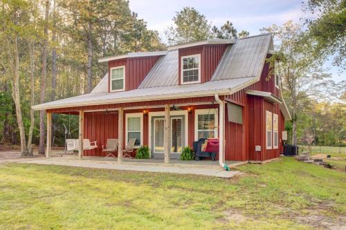 Wray Casa | Georgia Farmhouse Lake Access, Private Beach
