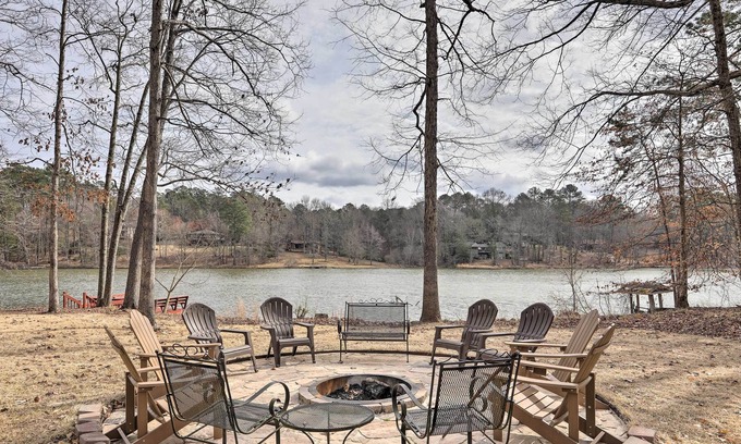 Conyers Casa | Georgia Lakefront Getaway: Dock, Fire Pit!