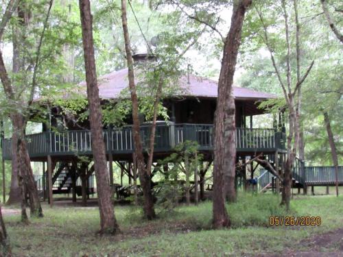 Claxton Casa | Georgia's Family-Friendly Octagon Cabin Getaway in Claxton