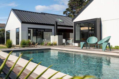 Tutukaka Casa | Georgie's Toots House