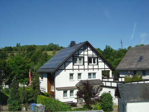 Assinghausen Apartamento | Geräumige Ferienwohnung im Sauerland