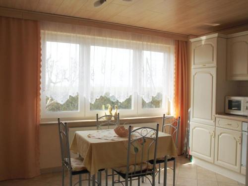 Kroepelin Apartamento | Geräumige Ferienwohnung mit Garten in Brusow, cleaning included