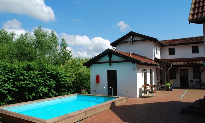 Dargun Apartamento | Geräumige Wohnung en Dargun con piscina